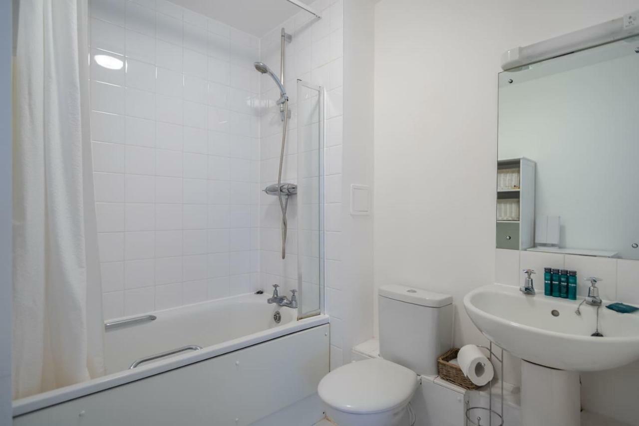 Guestready - Spacious 1 Bed For 4 Victoriapimlico London Exteriör bild